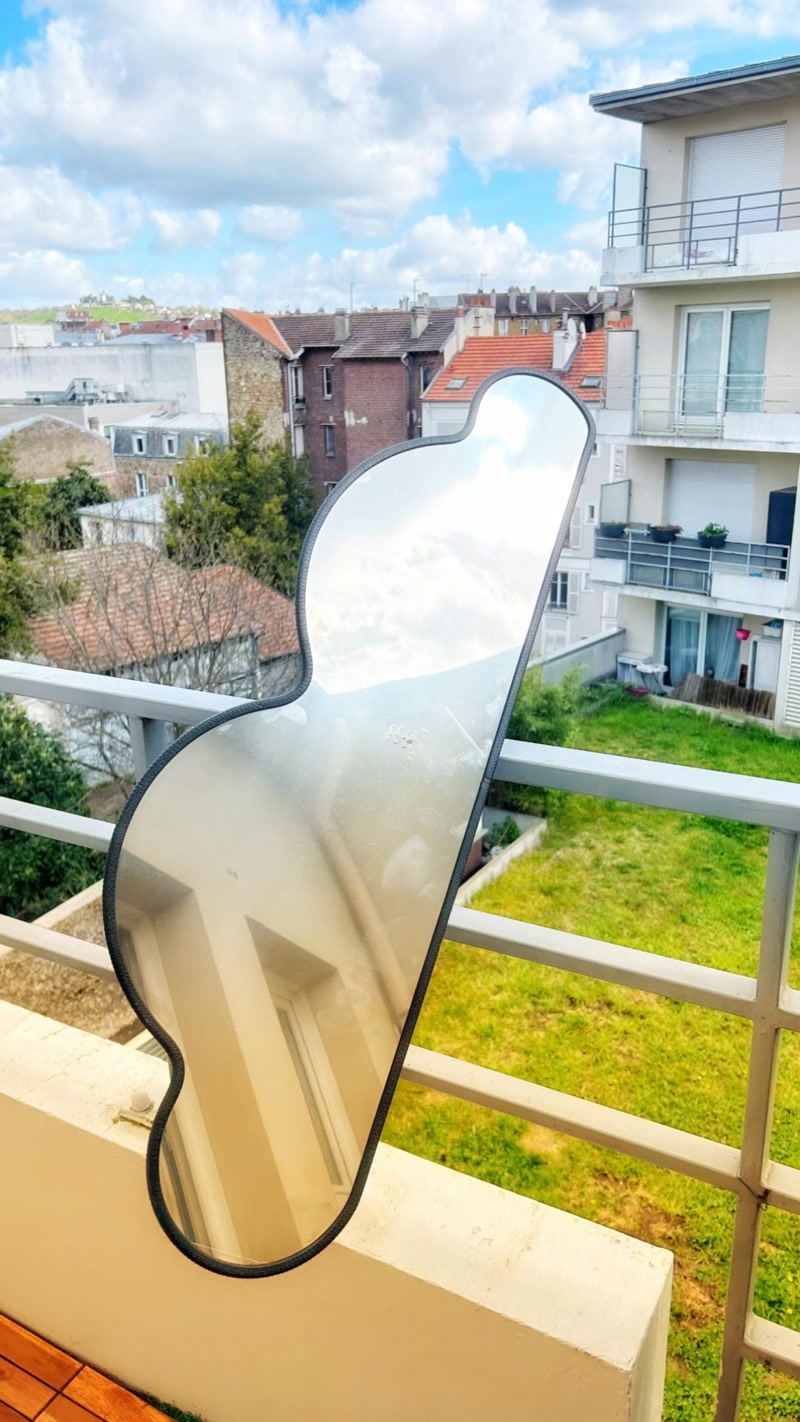 Reflecteur LumiCloud installe sur balcon